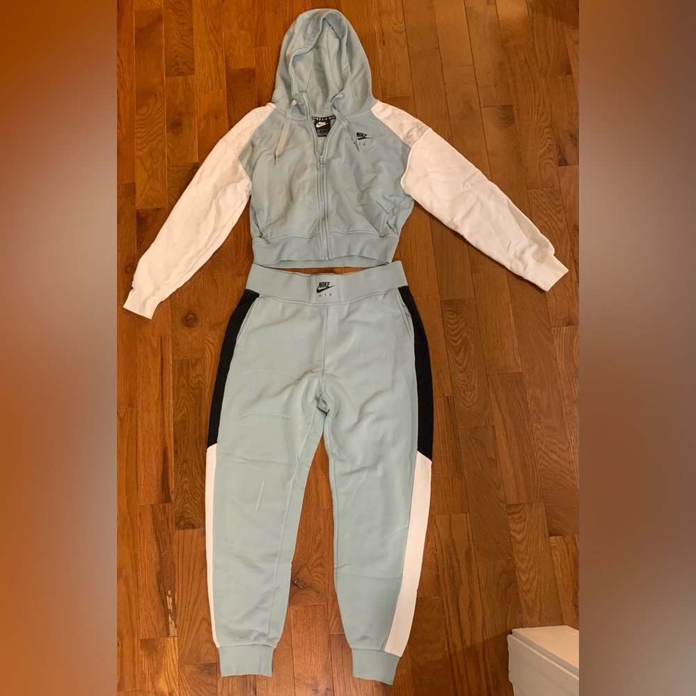 Womens Nike Air Sweatsuit. Size SMALL jacket and size MEDIUM bottoms